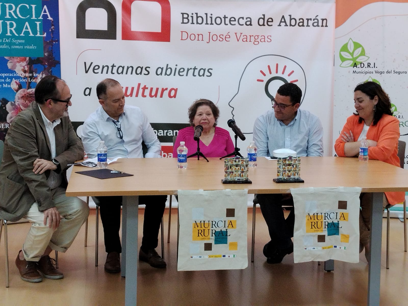 El cariño del público marca el estreno de MEMORABLES en Abarán