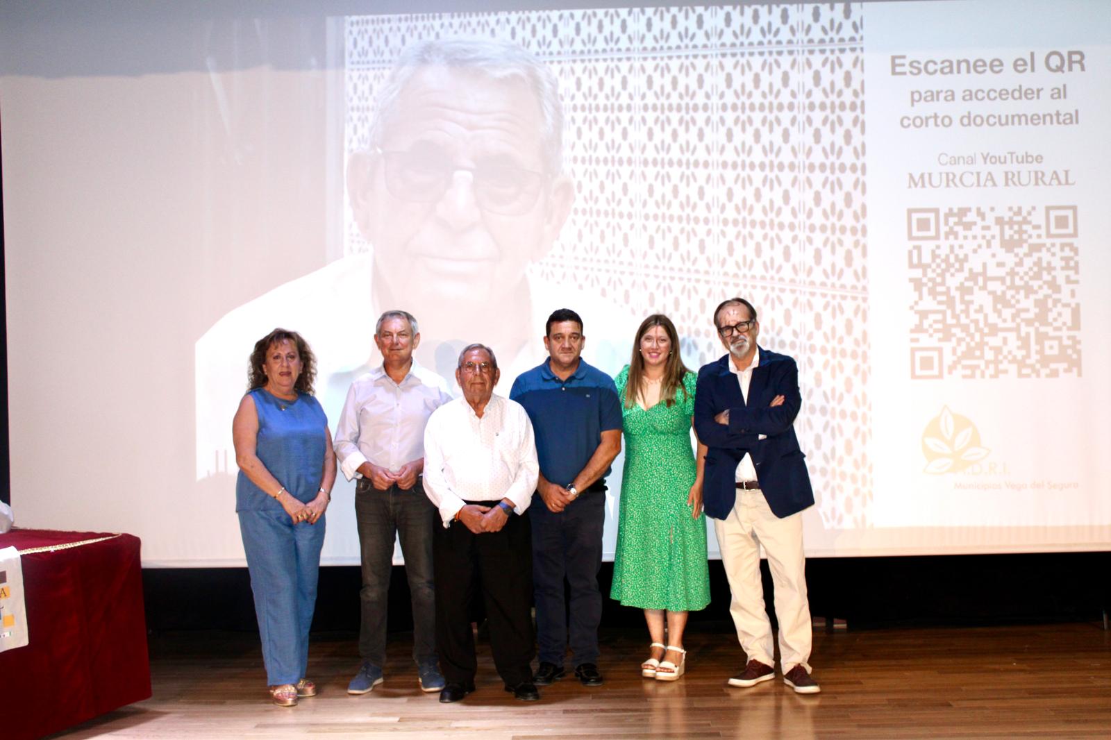 Ojós acoge la tercera jornada de presentación de la serie documental «Memorables Murcia Rural» con el estreno del episodio dedicado a Juan José España Torrecillas