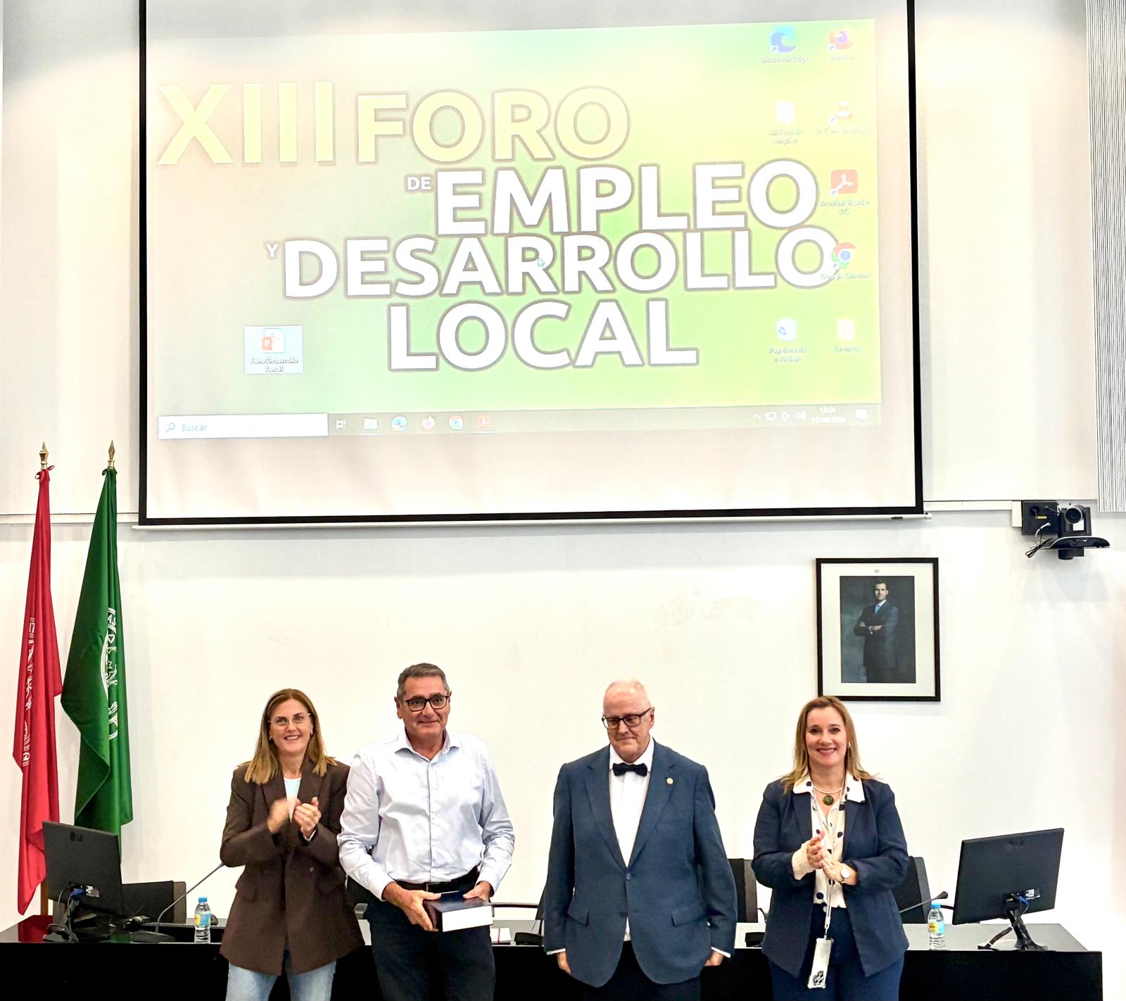 ADRI VEGA DEL SEGURA RECIBE EL PREMIO INSTITUCIONAL AL DESARROLLO LOCAL Y EMPLEO EN LA REGION DE MURCIA